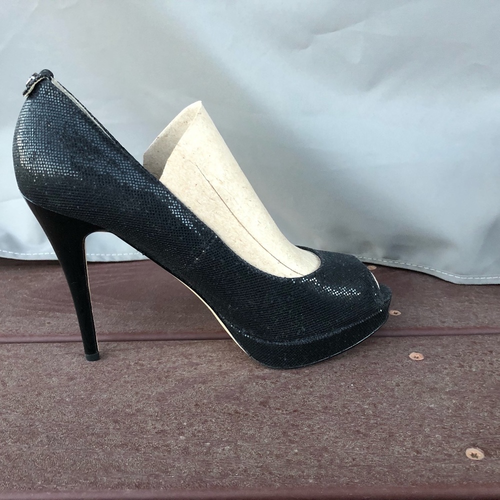 Black Pumps